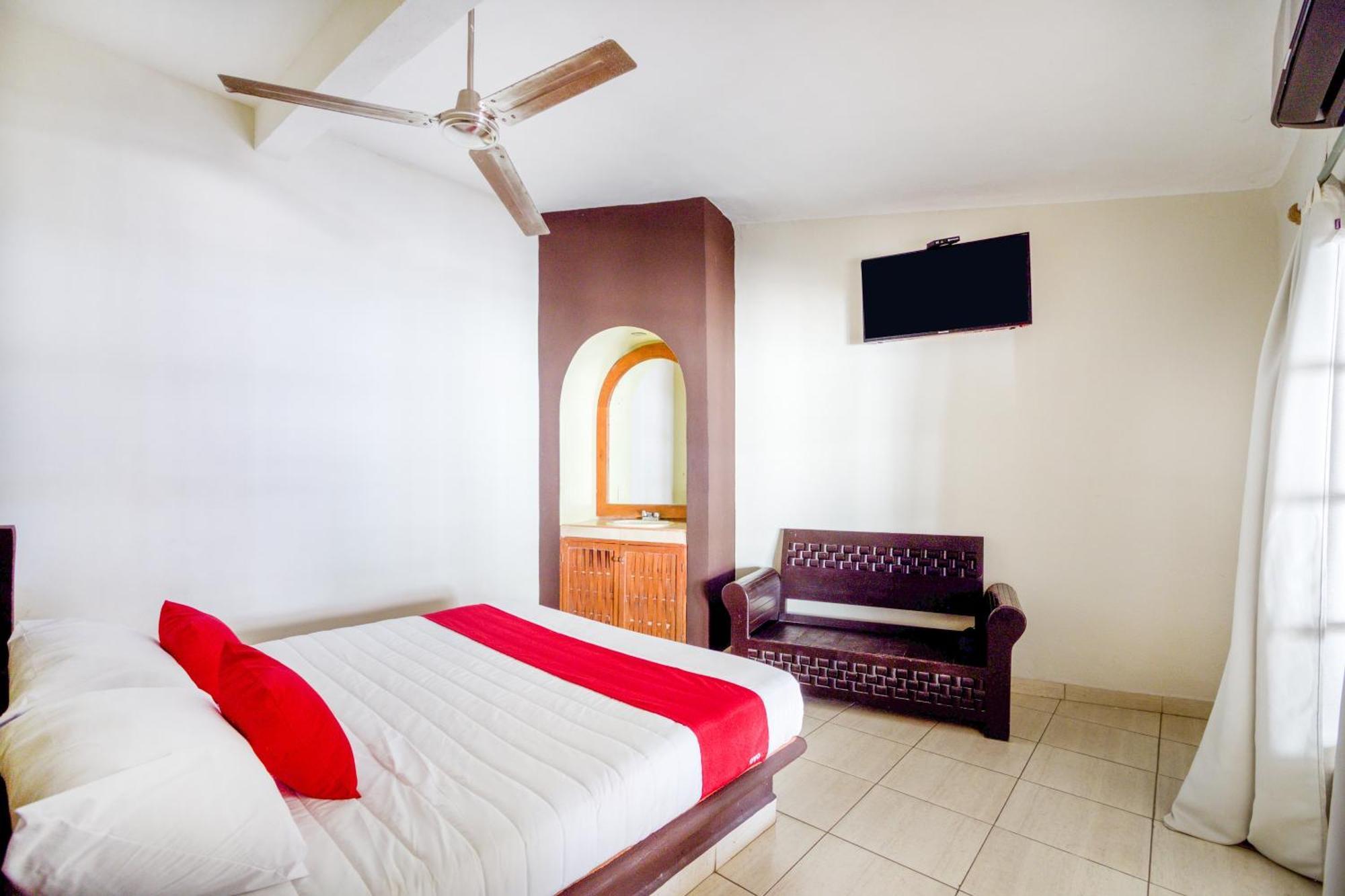 Oyo Hotel Posada Lys, Zihuatanejo Zewnętrze zdjęcie