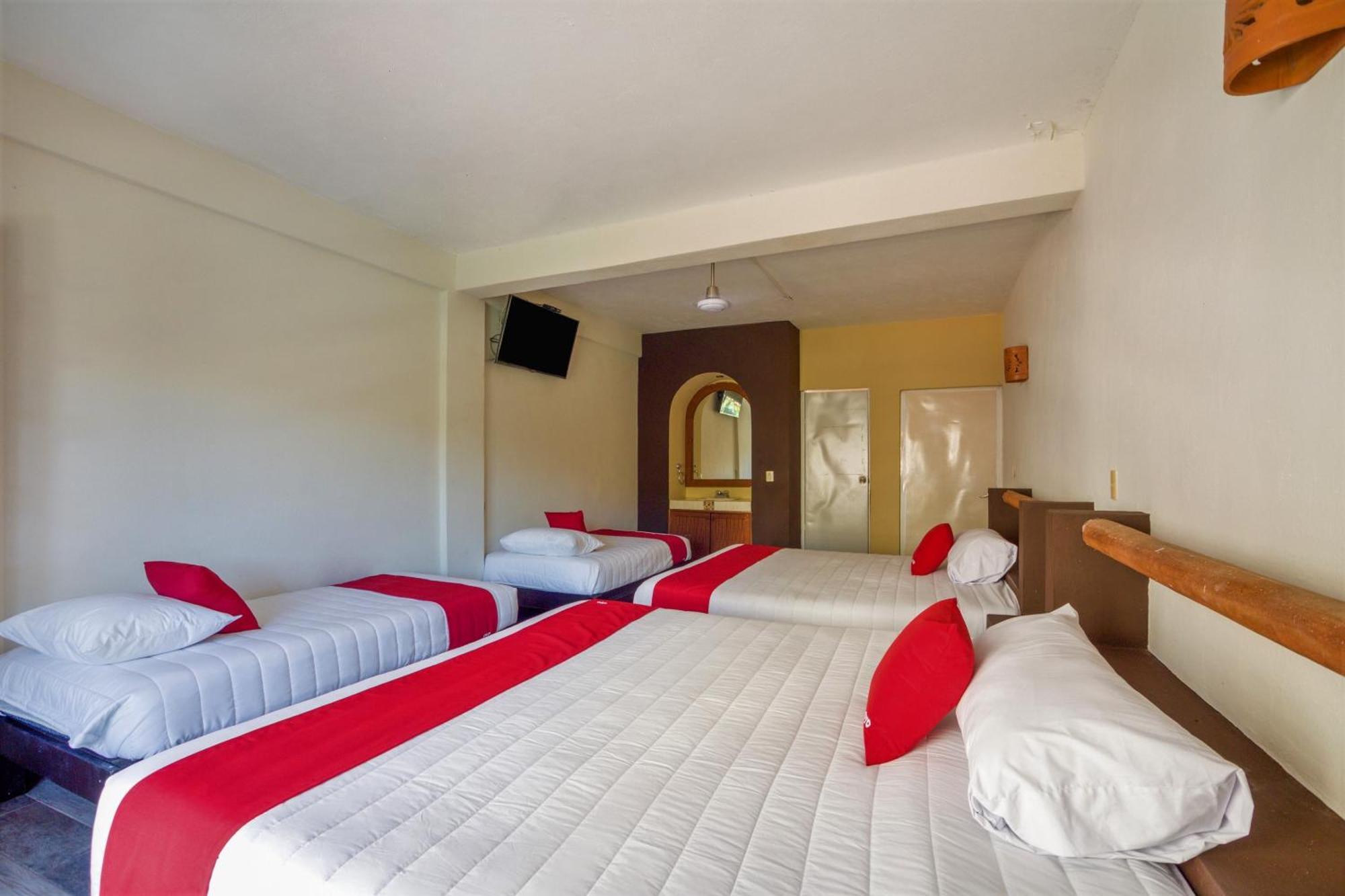 Oyo Hotel Posada Lys, Zihuatanejo Zewnętrze zdjęcie
